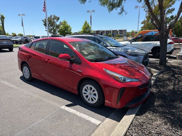 2019 Toyota Prius LE FWD's photo