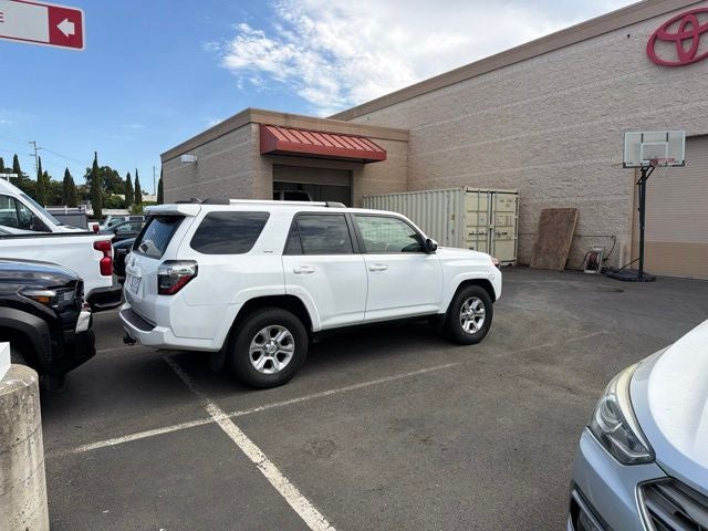 2023 Toyota 4Runner SR5 w/ Third Row Seating