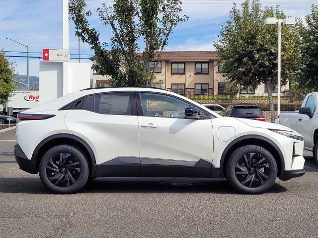 2027 Toyota C-HR SE